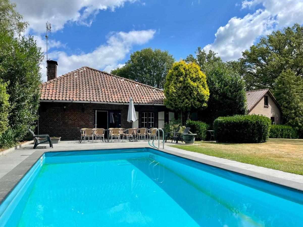 Magnificent Farmhouse In Sint Joost Εξωτερικό φωτογραφία