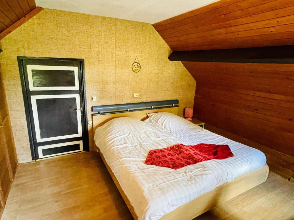 Magnificent Farmhouse In Sint Joost Εξωτερικό φωτογραφία